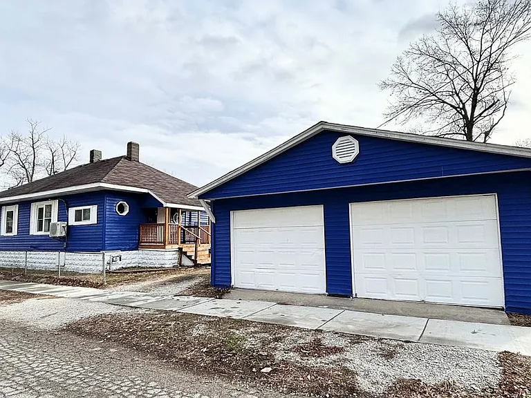 2501 S 6th St — Photo 2