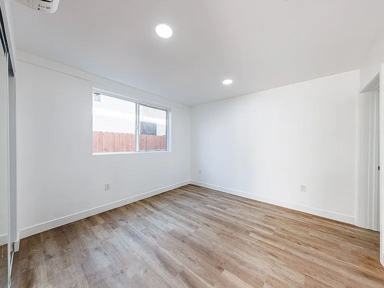 Huge 2, 3 & 4 Bed 2026 Townhomes — Photo 10
