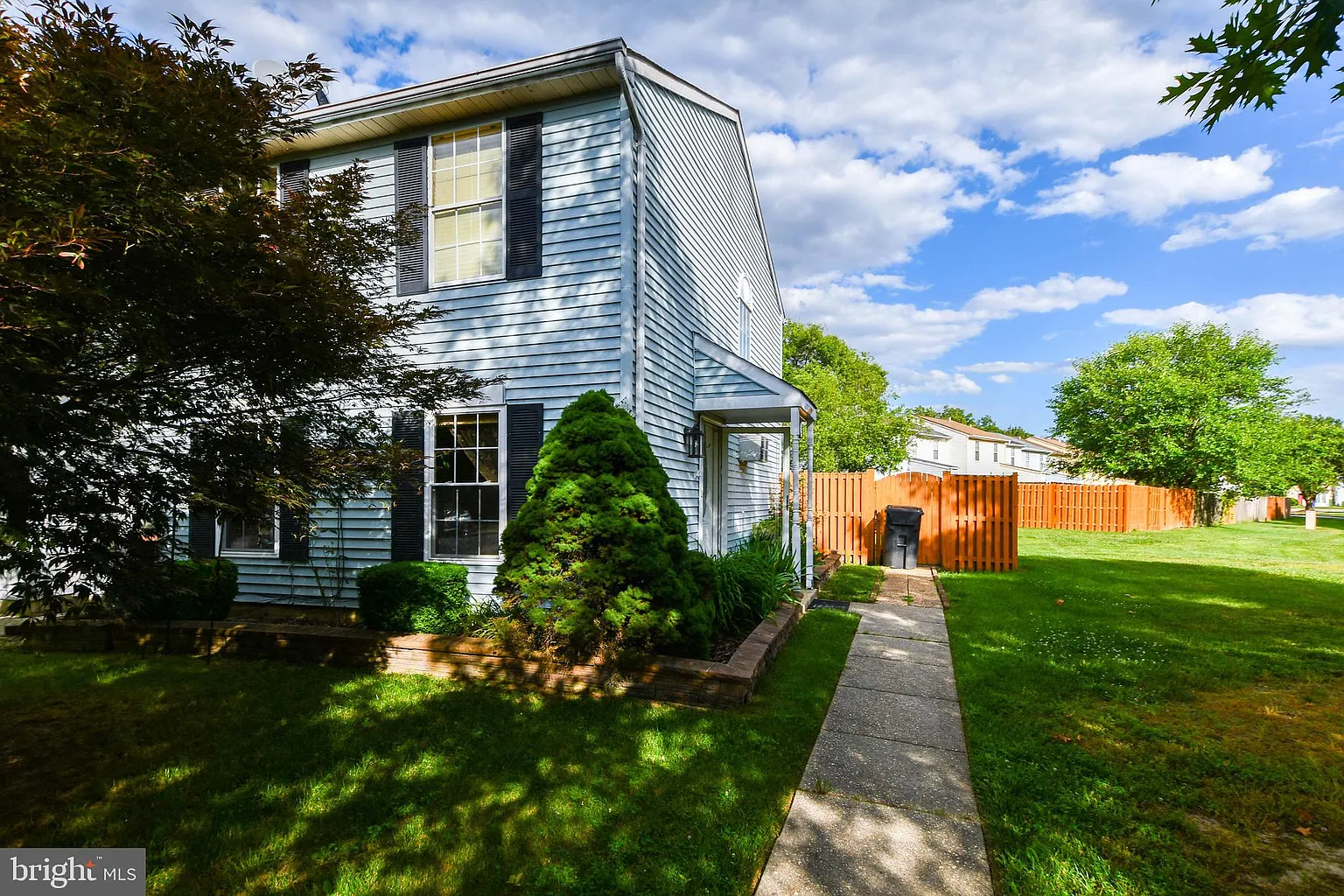 2090 Tanglewood Dr photo 1