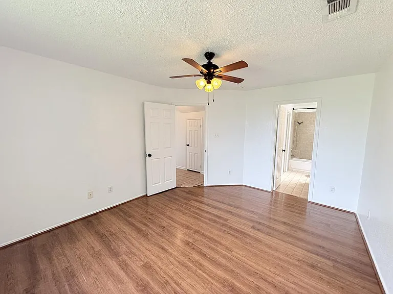2302 Tracey Ann Ln — Photo 17