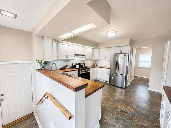 3rd image of 3780 Wells St