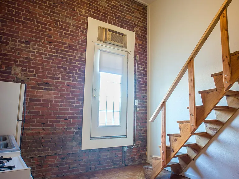 902 J St #3 — Photo 2