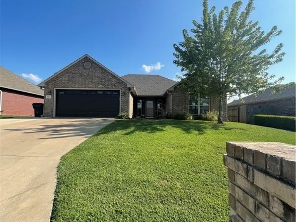 404 Apple Valley Dr, Fort Smith, AR 72908