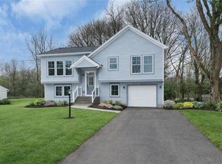 6648 Lakeside Rd, Ontario, NY 14519