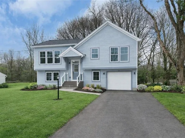 6648 Lakeside Rd, Ontario, NY 14519