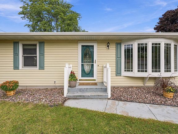3rd image of 1470 Cummings Avenue