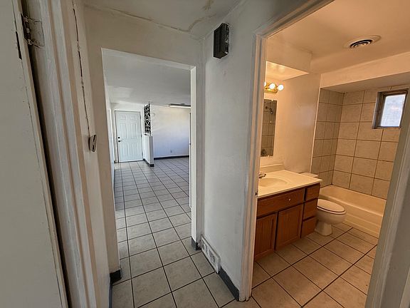 3rd image of 2525 W Wardcliffe Dr APT D