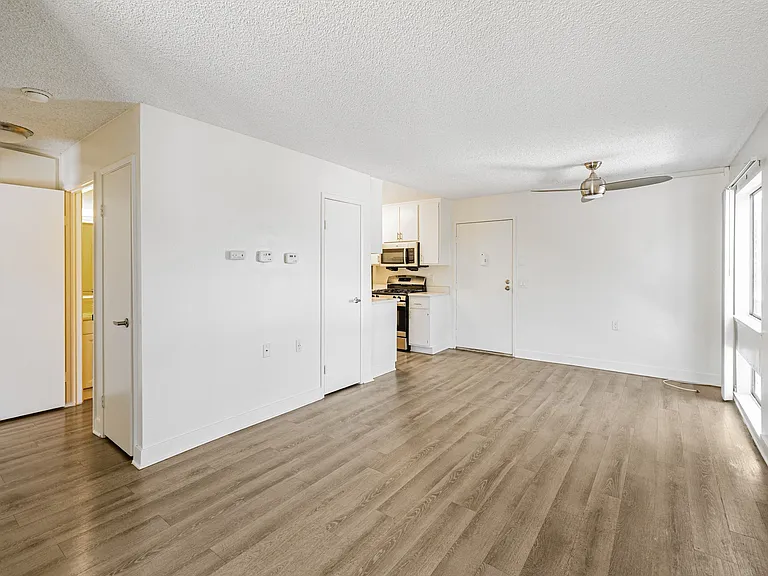 Oak Park Apartments — Photo 7