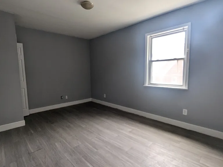 724 31st St SE — Photo 3