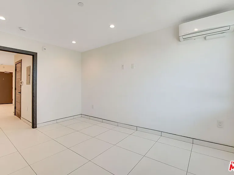 946 S Ridgeley Dr #211 — Photo 12