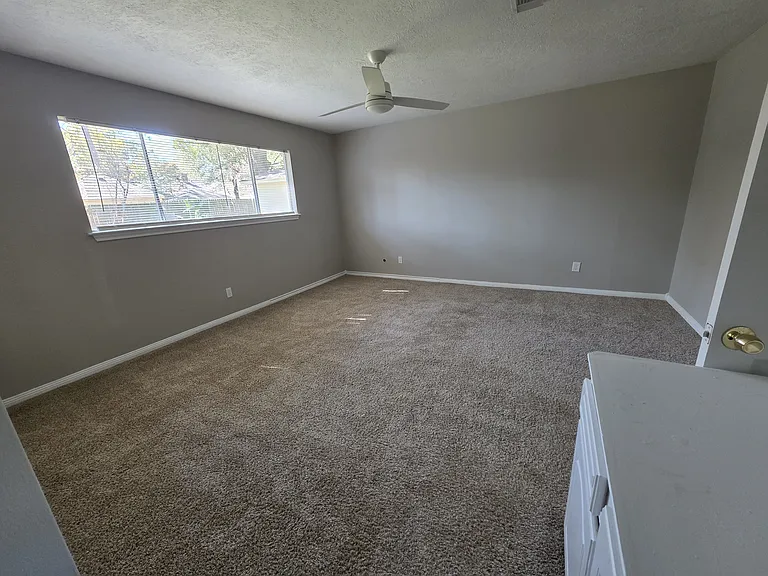Primary bedroom retreat with on-suite.