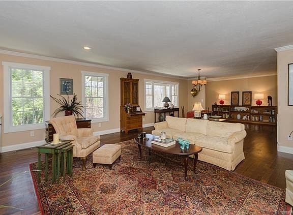 5th image of 103 Michael Dr