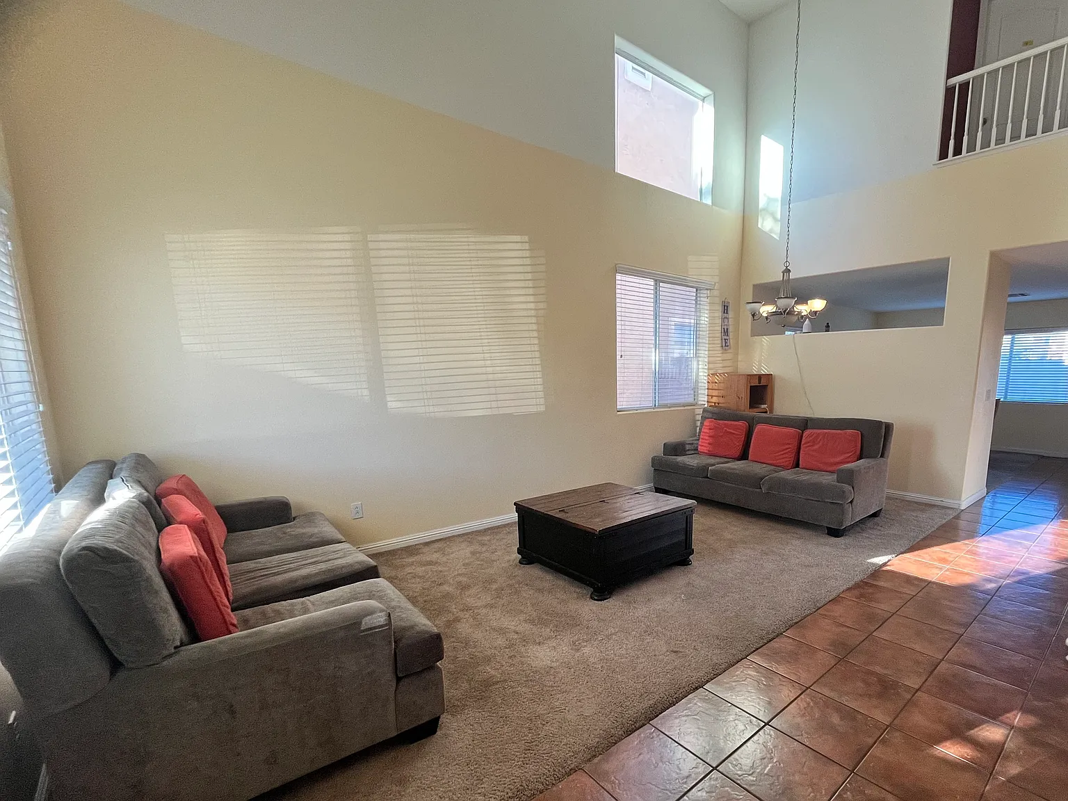 4 bed, 2.5 bath, 1960 sqft, $800 — Photo 2