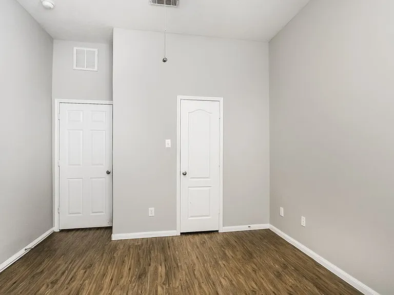 19242 Hopeview Ct — Photo 9