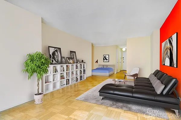 Rented by City Connections Realty | media 12