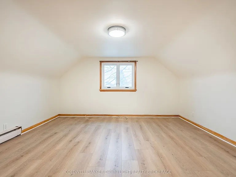 394 William St — Photo 11