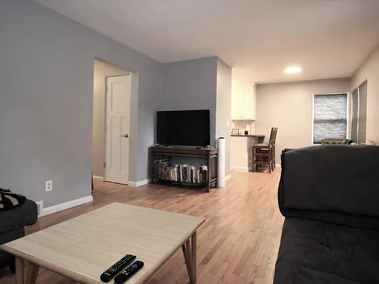 818 W College Ave — Photo 4