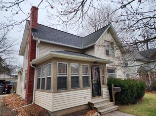 210 Maple Ave, Hartland, WI 53029