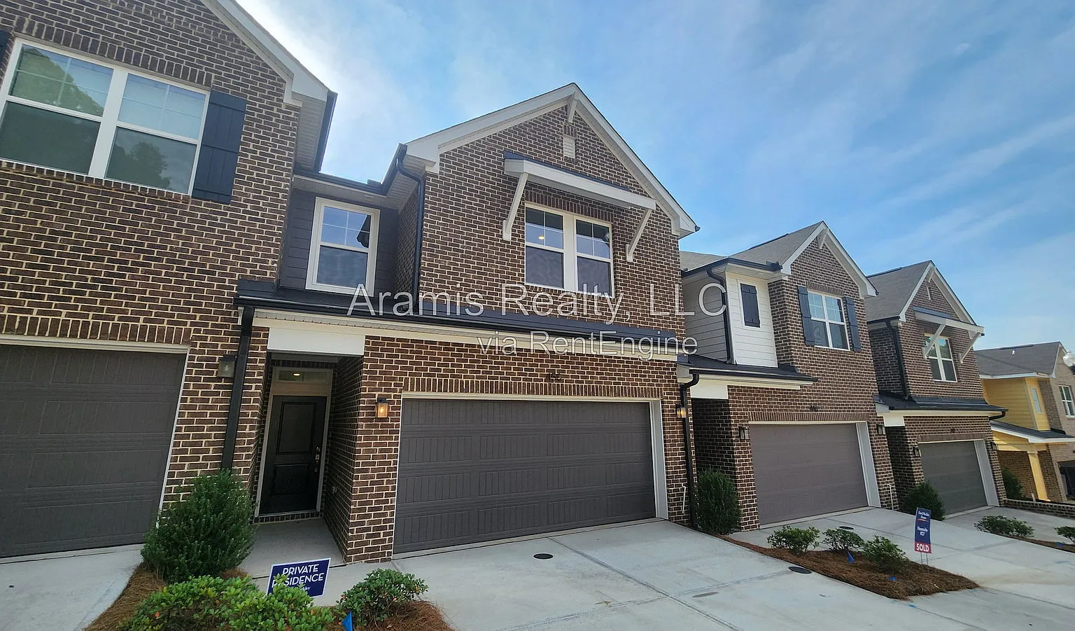 3 bed, 2.5 bath, 1919 sqft, $1,995 — Photo 2