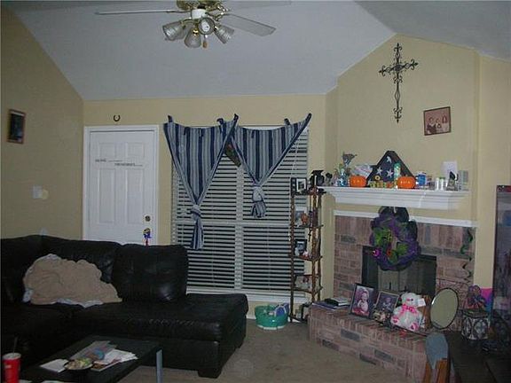 4th image of 4737 Grovewood Dr