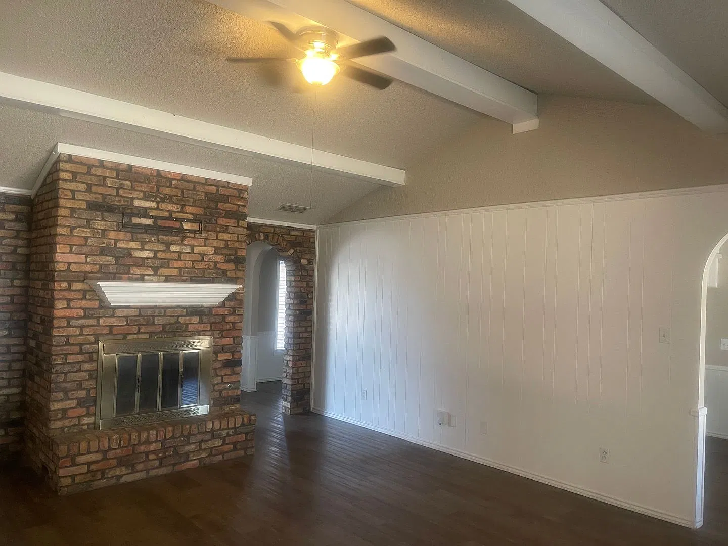 Spacious House Located on a Cul-de-sac Street — Photo 2