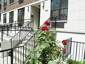 Rented by R New York