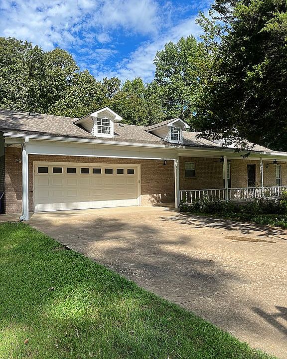 1st image of 14213 Macarthur Dr