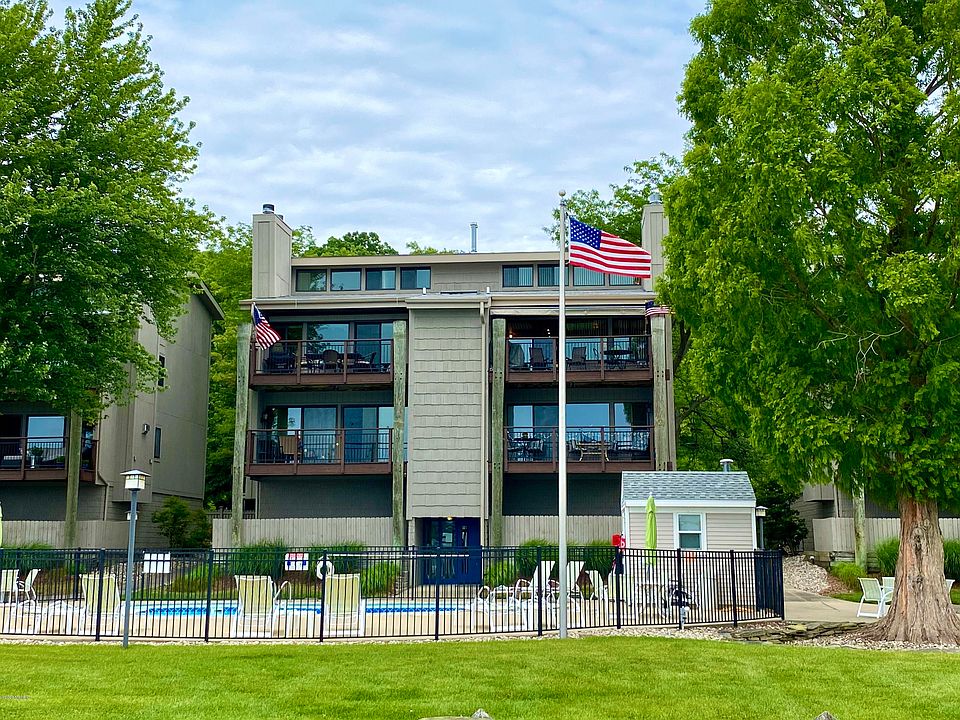 1st image of 555 Lake St #6
