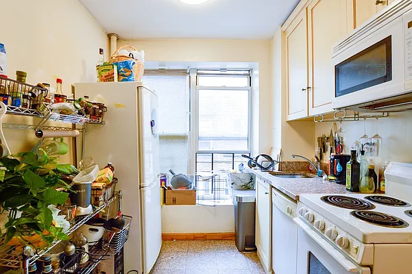 Rented by Bond New York | media 38