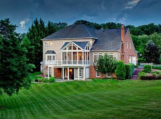 326 Sinegar Pl, Great Falls, VA 22066