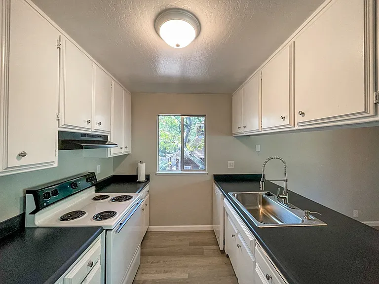 769 Humboldt Ave — Photo 7