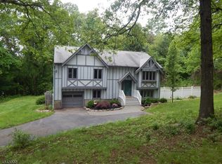 5 Dogwood Ct, Hackettstown, NJ 07840