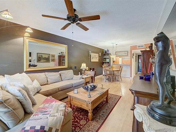 5th image of 2450 NE 15th Ave APT 106