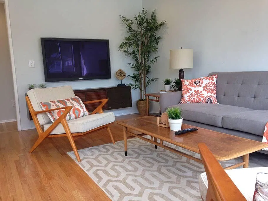 3 bed, 1000 sqft, $6,000 — Photo 2