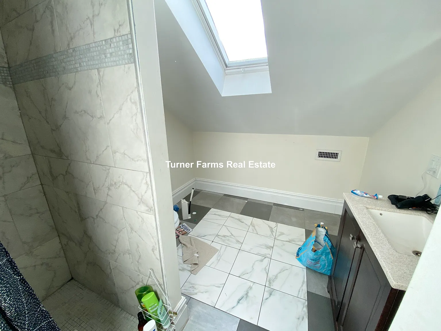 6 bed, 9999 sqft, $6,000 — Photo 2