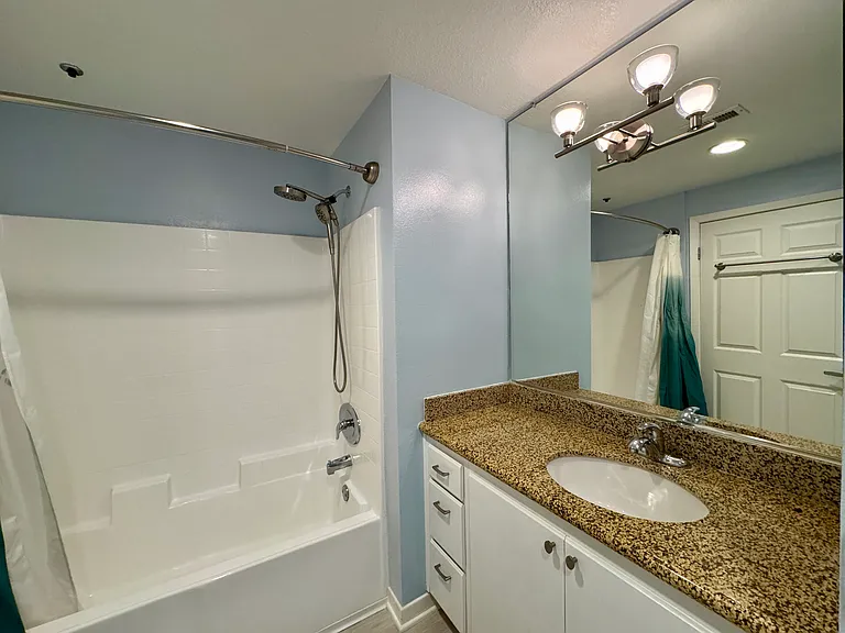 160 S Hudson Ave #211 — Photo 5