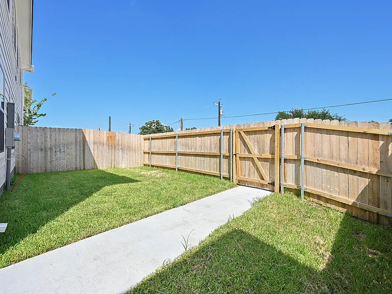 Cooner Residenace — Photo 33