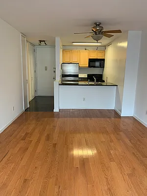 Sold by R New York | media 2