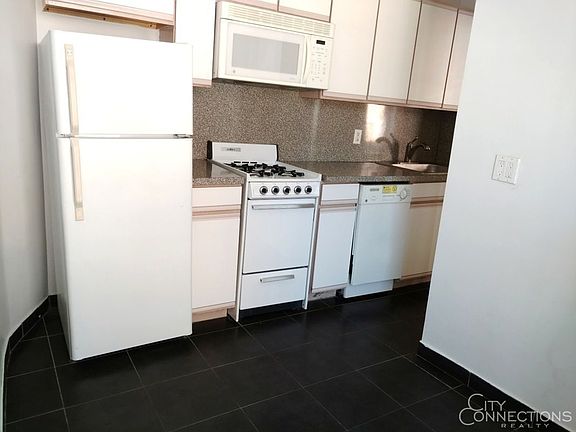 5th image of 304 W 14th St APT 4b