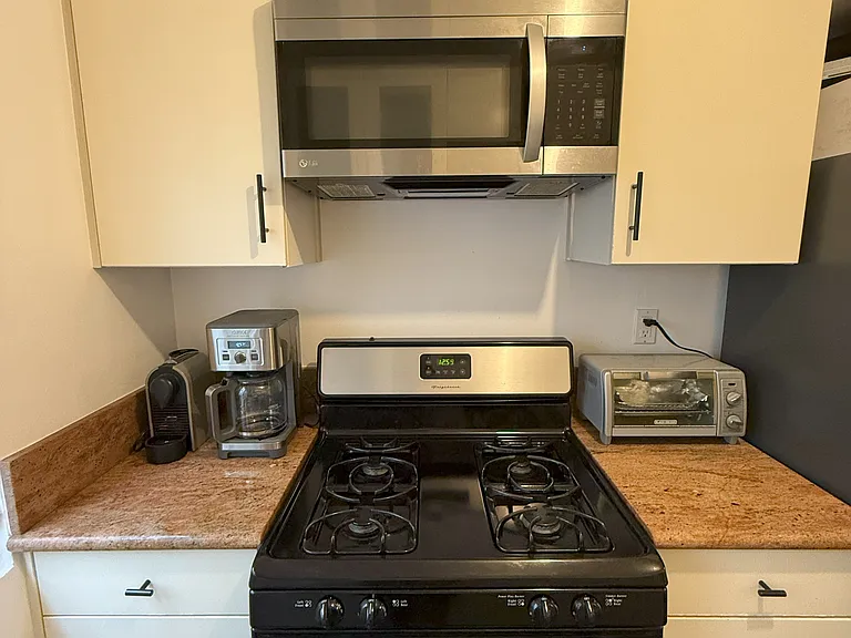 NEW STOVE & MICROWAVE