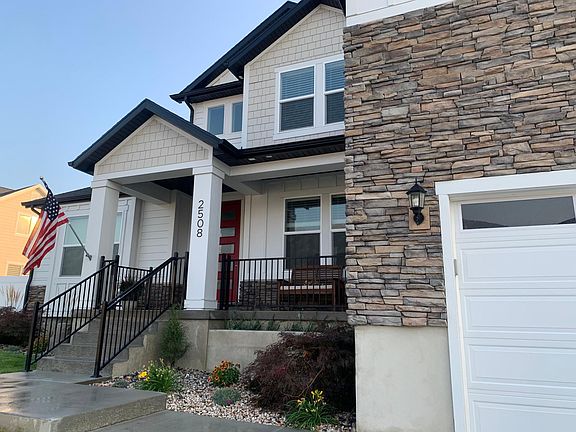 Covered patio, garage code entry w/remotes, 5' wide stairs and walks