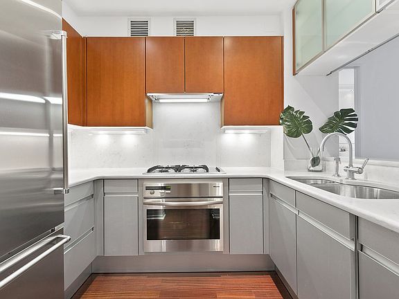 2nd image of 300 E 55th St APT 21C