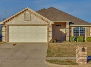2106 Natchez Dr, Ennis, TX 75119