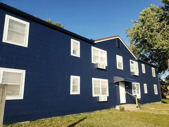 518 Baker St #8, Baldwin City, KS 66006
