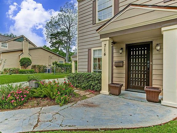 3rd image of 714 Garden Oaks Blvd