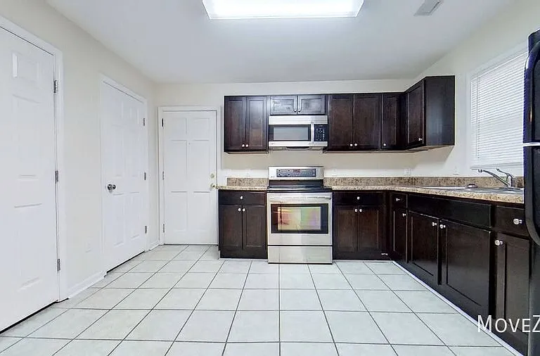 412 S Kerr Ave — Photo 8