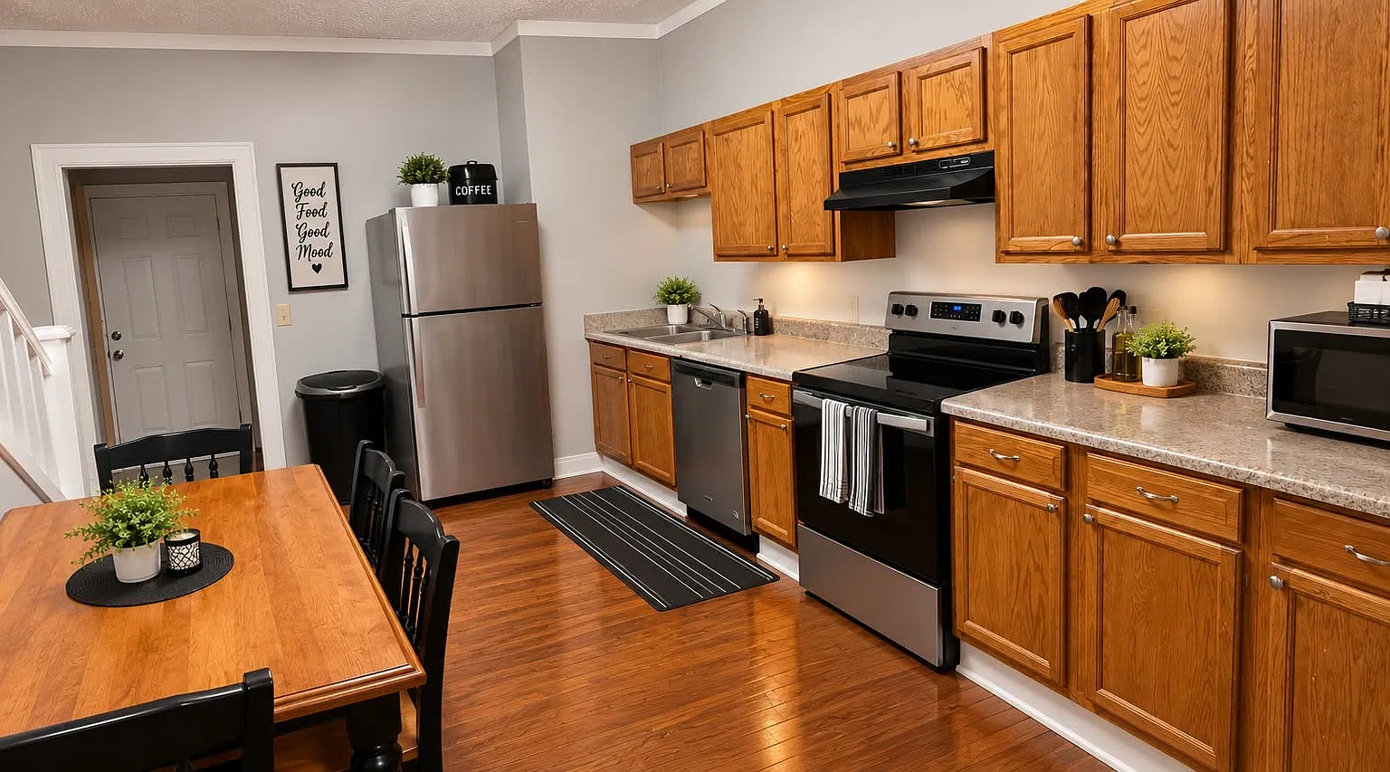 5 bed, 2010 sqft, $4,500 — Photo 3