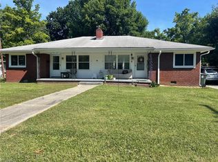 16 E Colonial Dr, Thomasville, NC 27360