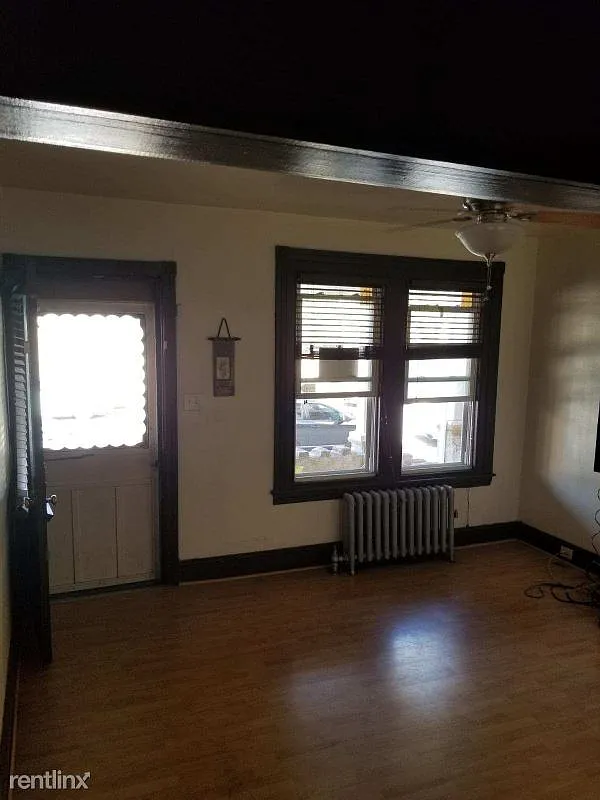 320 James St photo 1