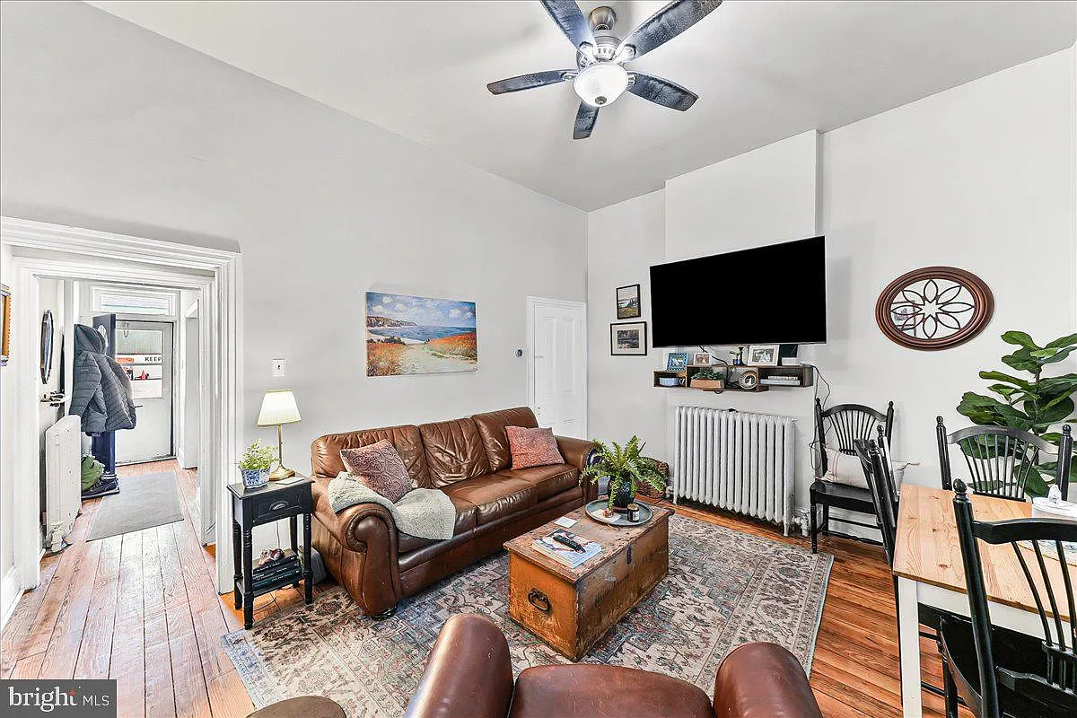 3 bed, 1.5 bath, 1752 sqft, $2,450 — Photo 4
